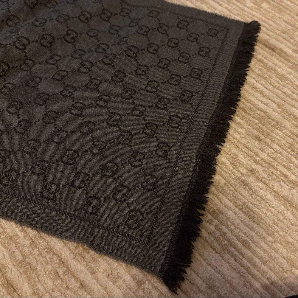 Gucci Charcoal Wool Reversible Scarf - Picture 4 of 4